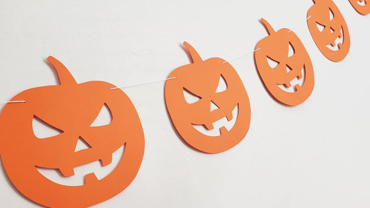 20 DIY Halloween Garlands to Make This Festive Season