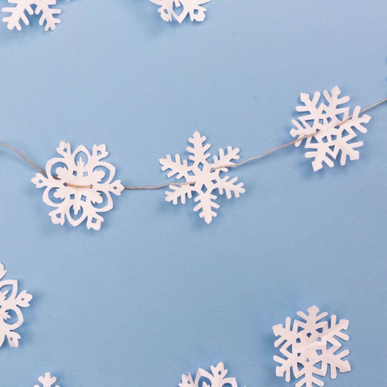 17 DIY Paper Garland Ideas to Drape Your Home in Holiday Cheer