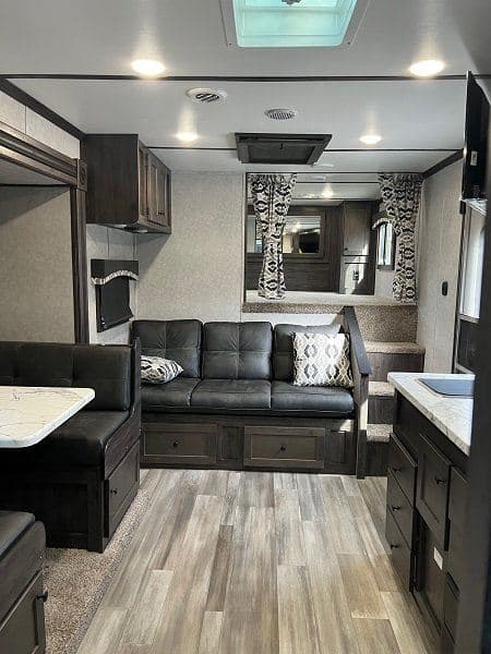 2025 Bison Trailers SV8313BS