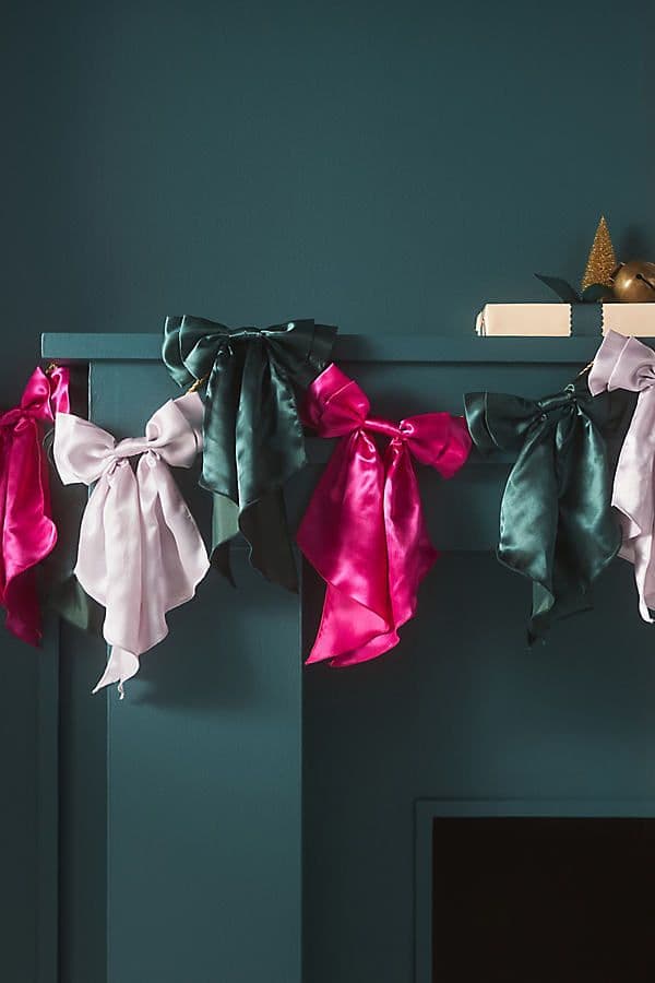 38 Lovely Ribbon Christmas Decor Ideas - Shelterness