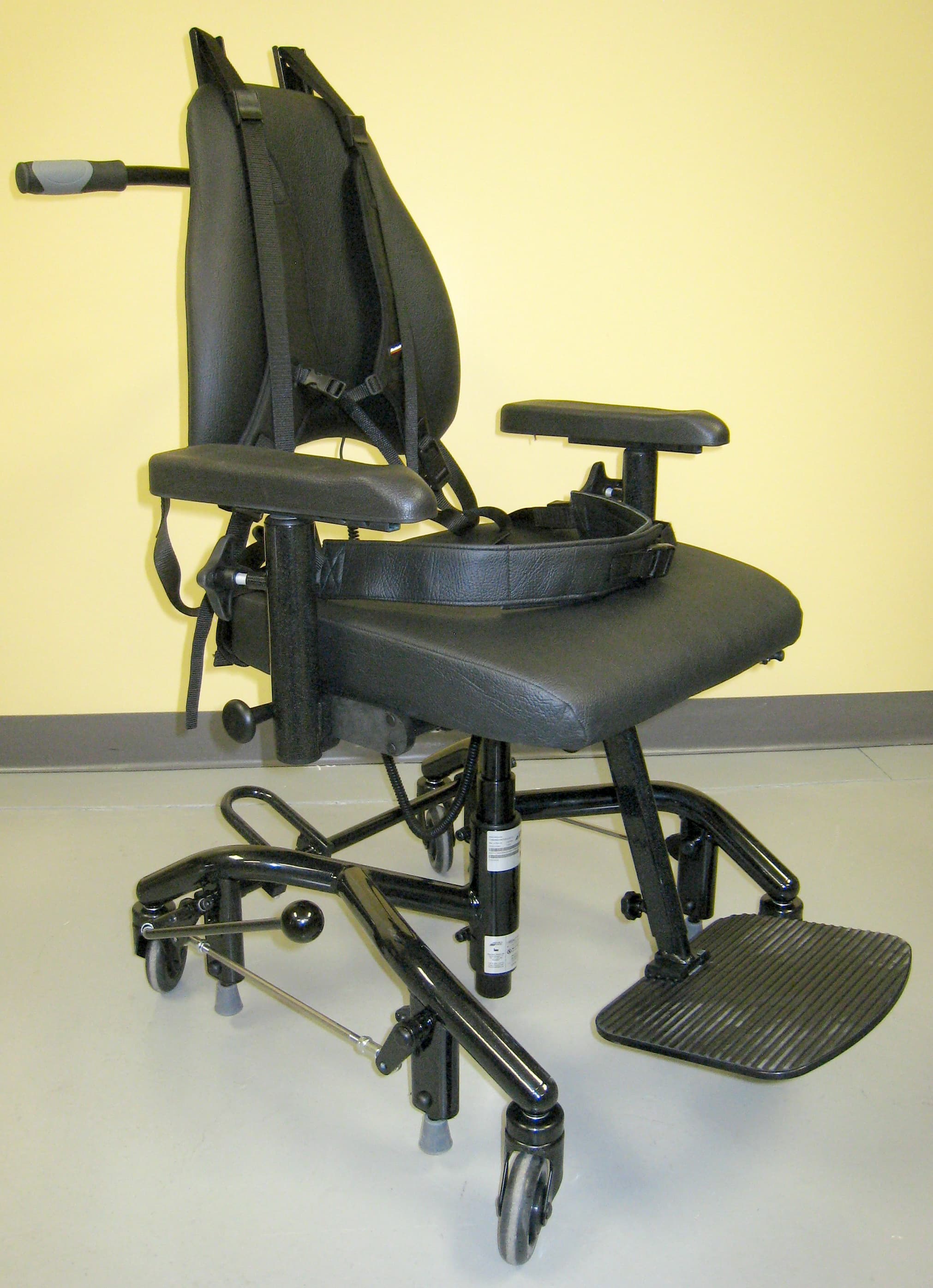 Kinarm End-Point Lab - Kinarm | Interactive Robotics Brain Injury Research