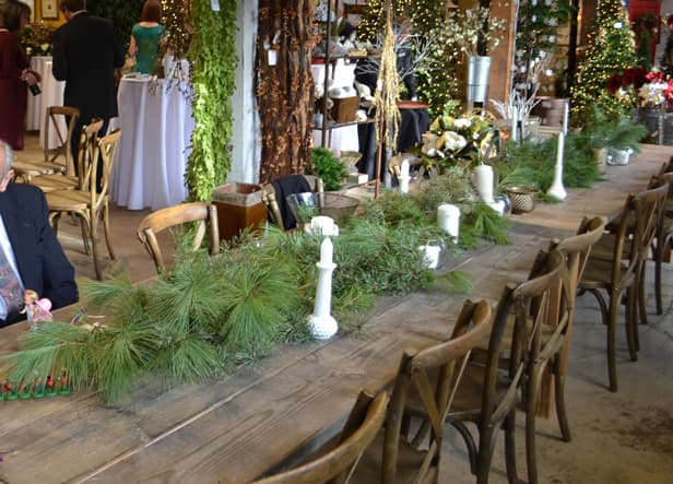 How to Make a Pine Garland Table Runner | merrypad