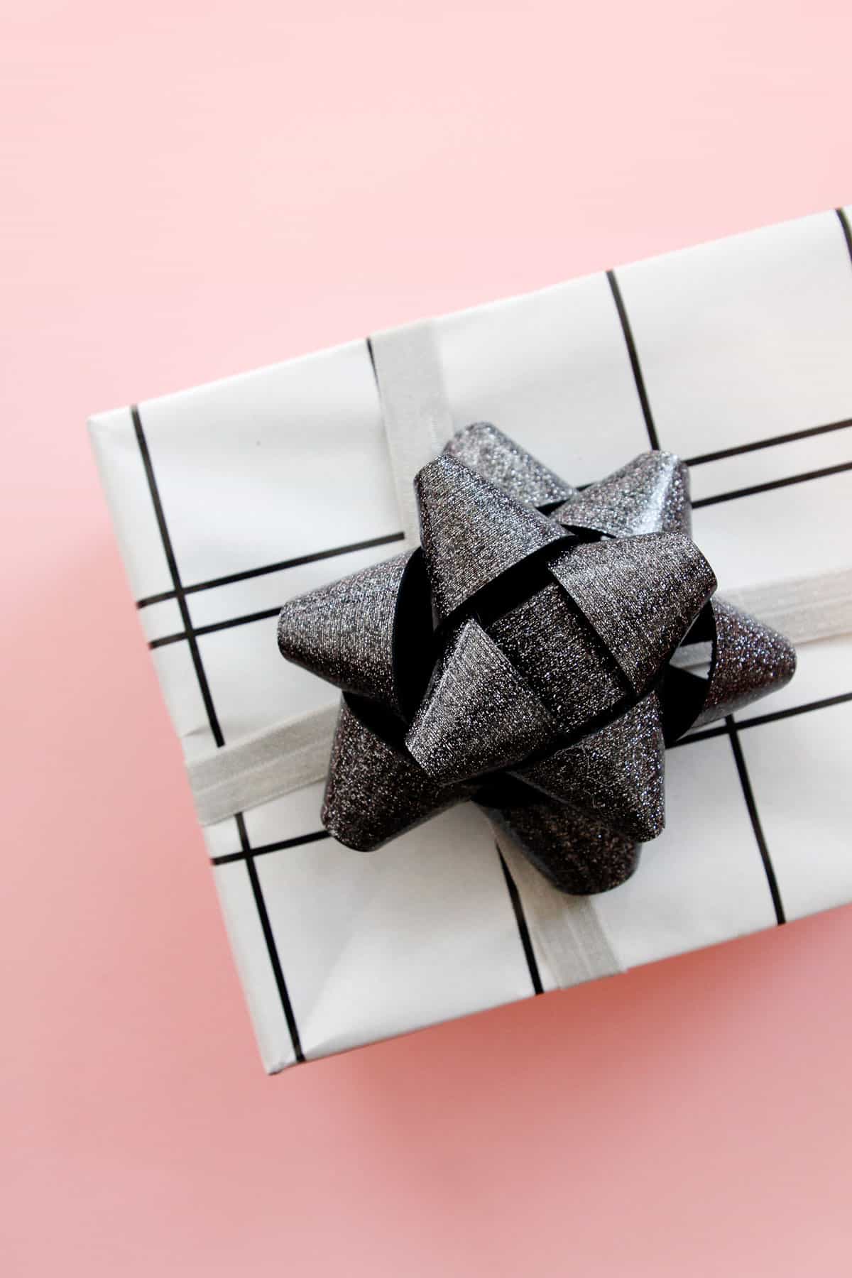 DIY Christmas Gift Bows with Fabric - see kate sew