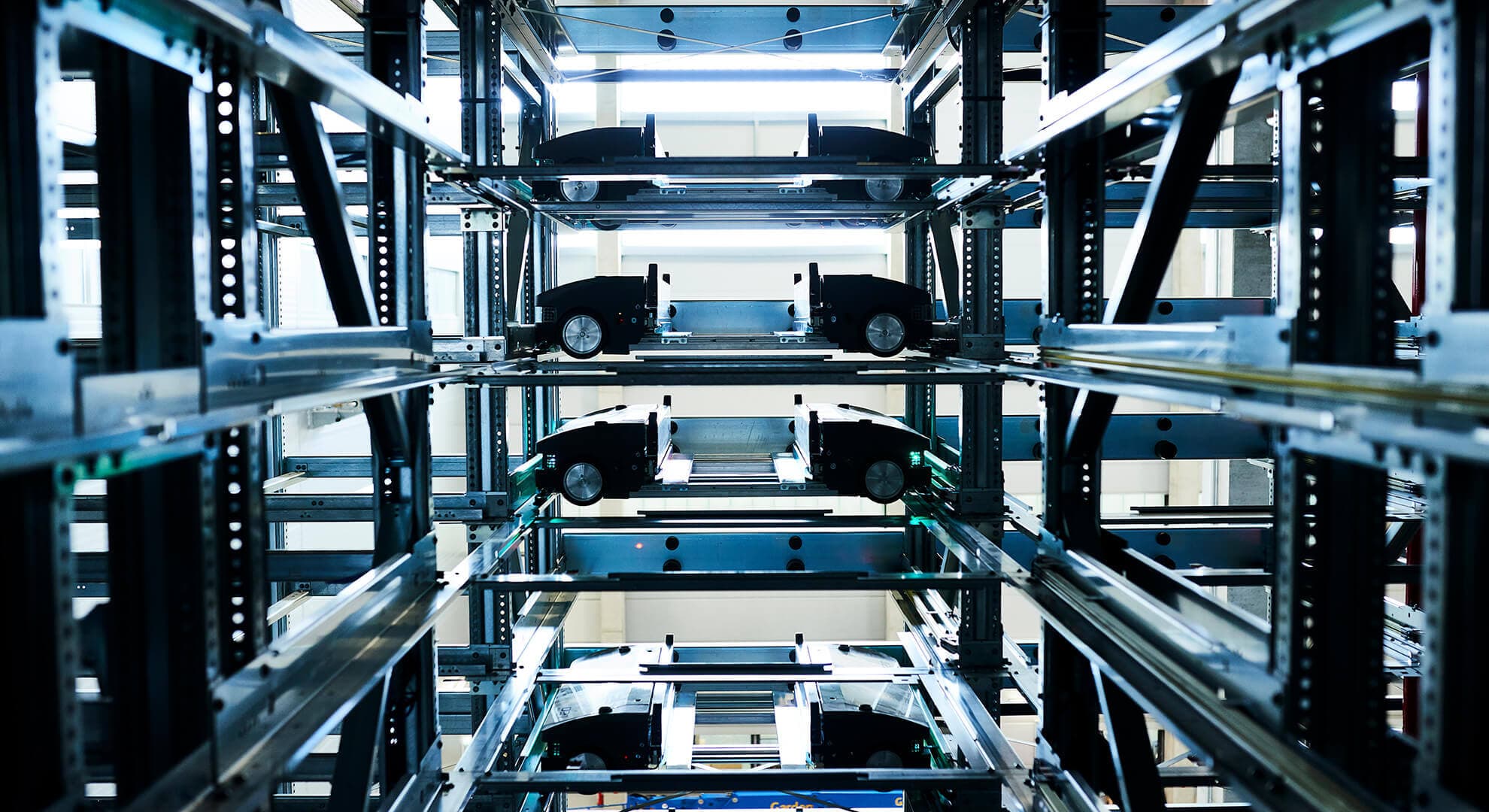 OSR Shuttle Evo optimizes processes for Schukat electronic I KNAPP AG