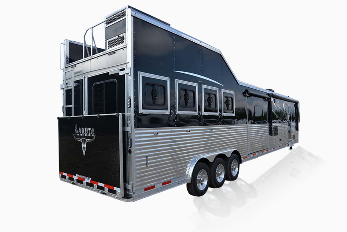 America's #1 Sold Living Quarters Horse Trailer | Lakota Horse Trailers ...
