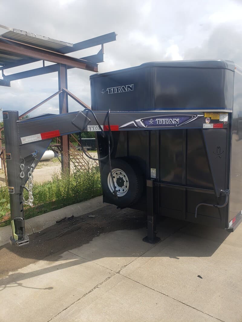 Standard Gooseneck Livestock | Titan Trailer