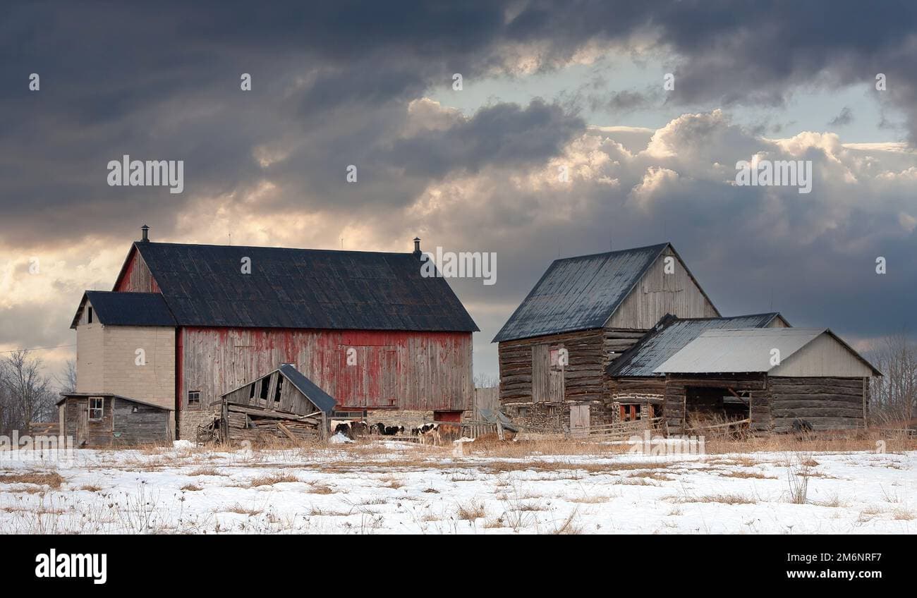 Old rural barn hi-res stock photography and images - Alamy