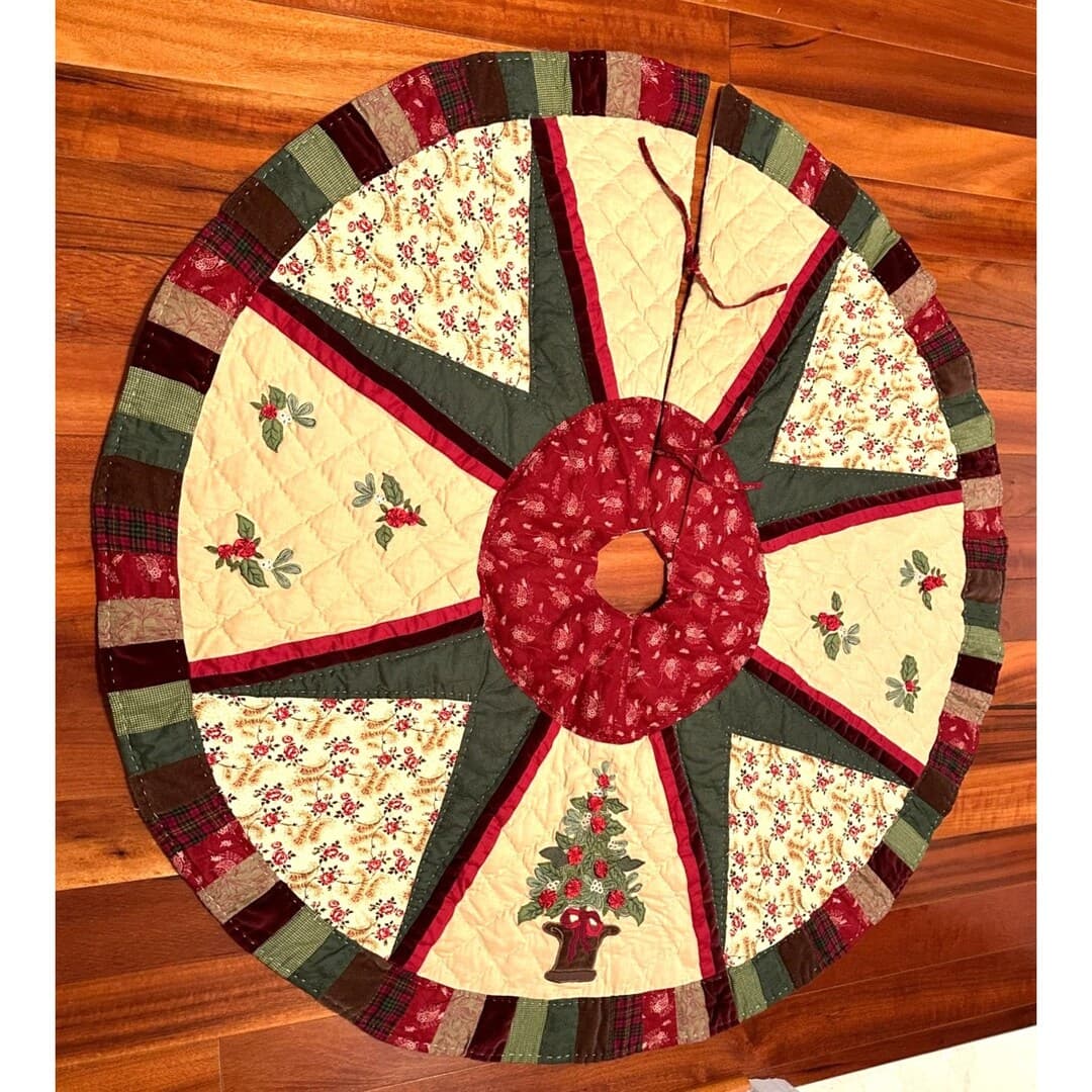 Vintage Handmade Quilted 8 Panel Round Christmas Tree-skirt Poinsettia ...
