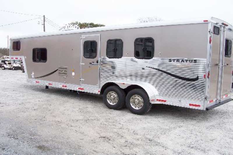 3 Horse Bison Stratus Horse Trailer with Living Quarters :: Dixie Horse ...