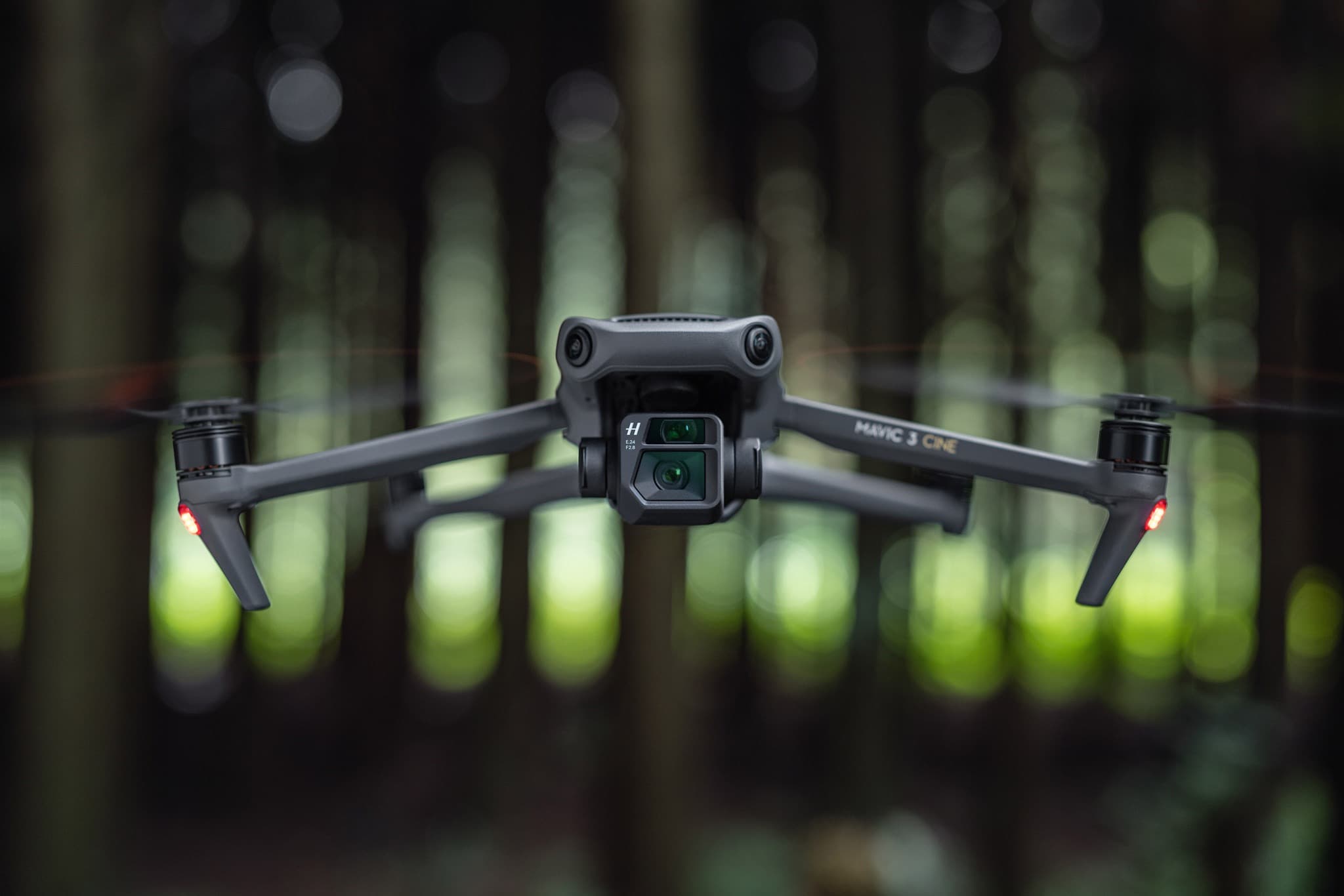 DJI Announces the Mavic 3 and Mavic 3 Cine Dual-Camera Drones - Exibart ...