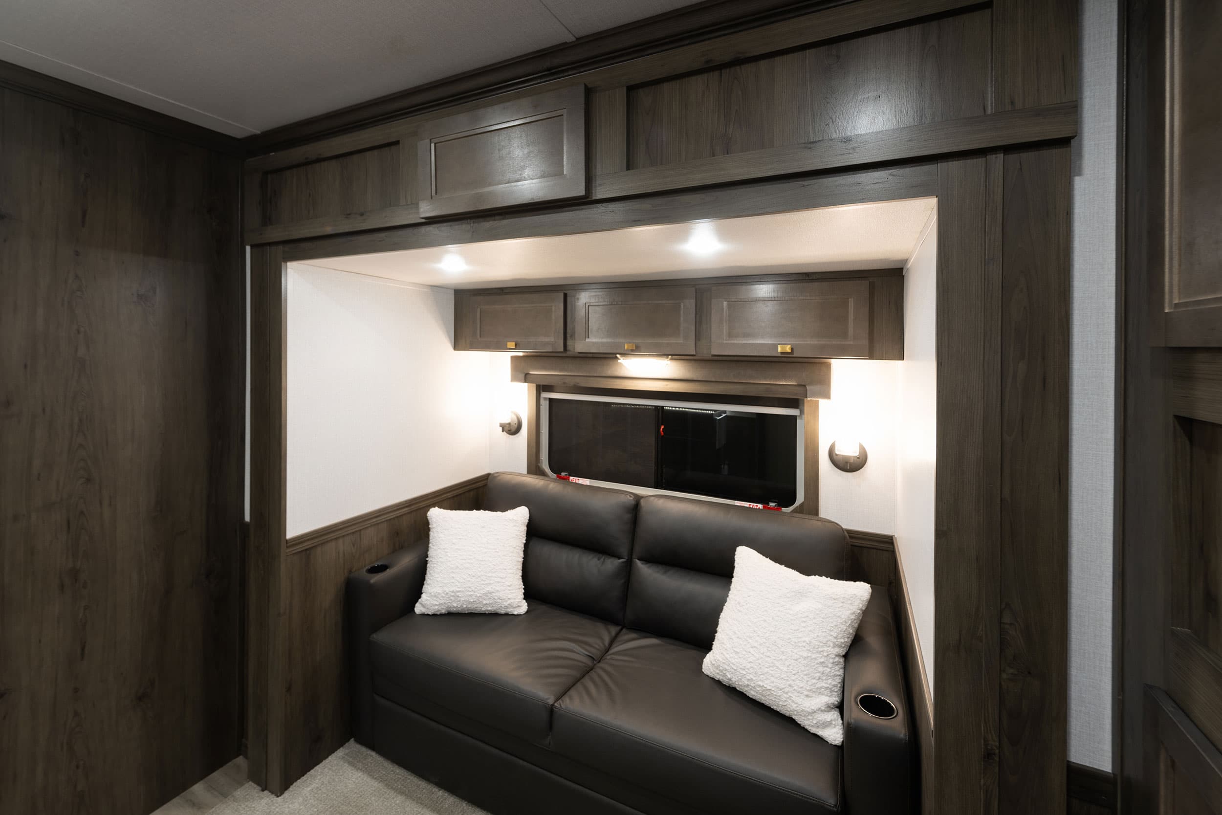 Horse Trailers with Living Quarters - Featherlite Trailers