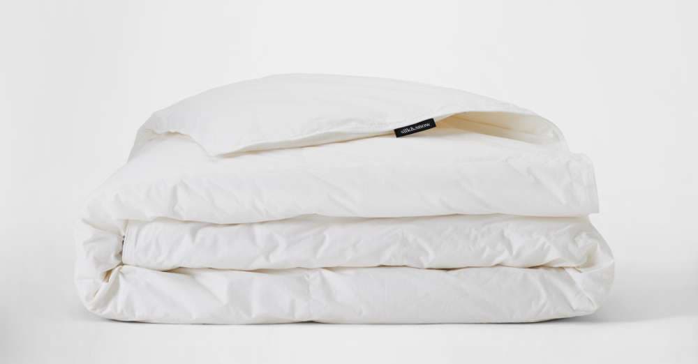 Down Alternative Duvet vs Down Duvet - Silk & Snow USA