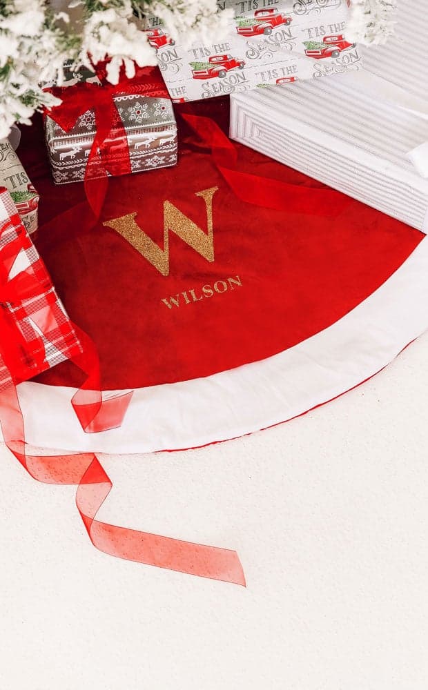Personalized Tree Skirts: Custom Monogrammed & Family Name Christmas ...